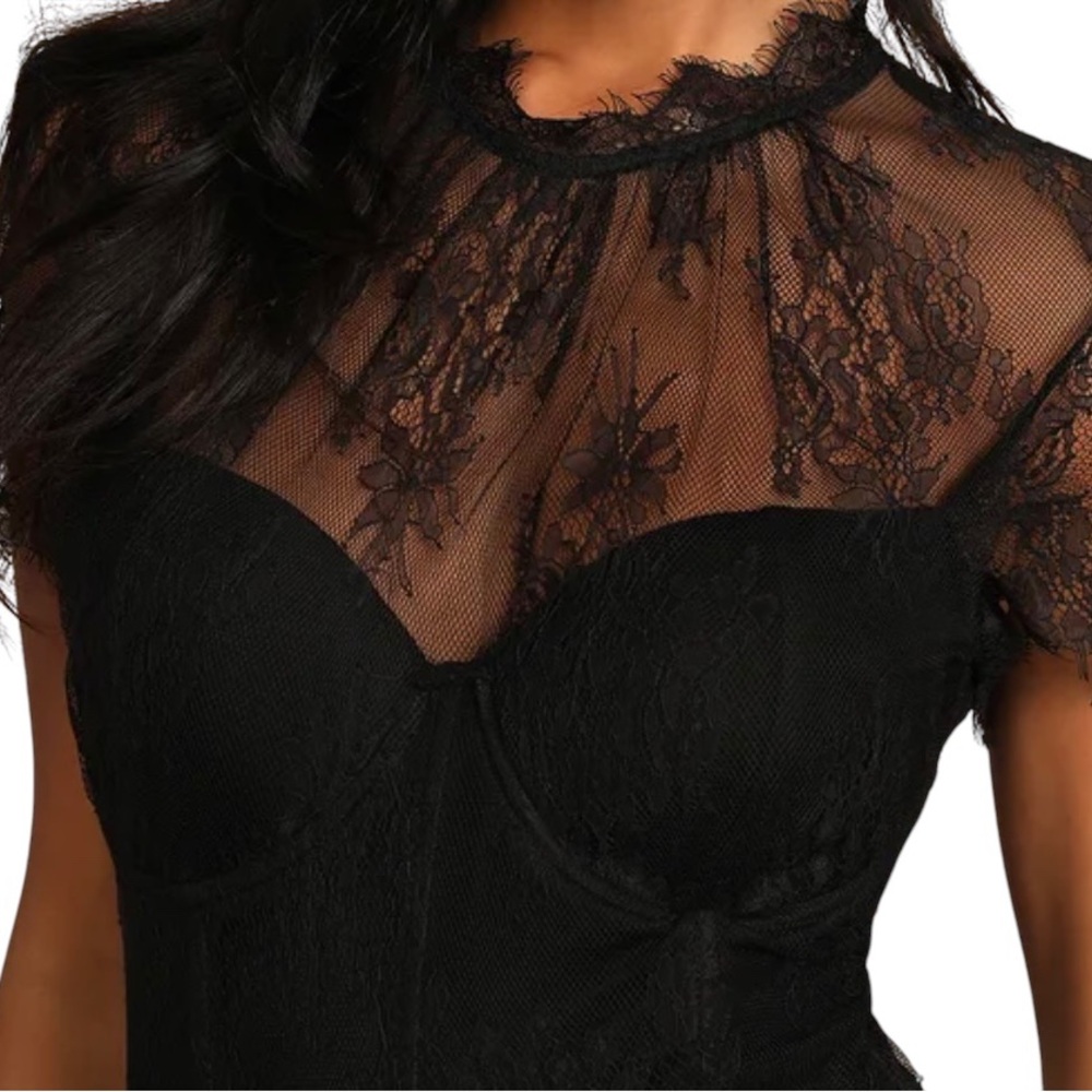 Lulus Black Alluring Charisma Black Lace Bustier Short Sleeve Bodysuit,Med,
NWT - Picture 3 of 11